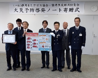 ���h����